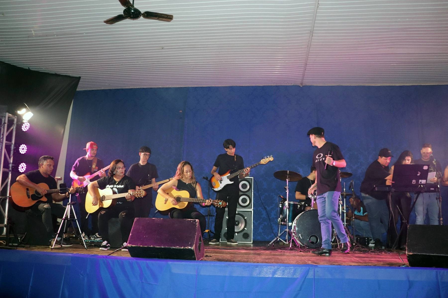 Apresentação Musical Túnel do Tempo: Renato Russo