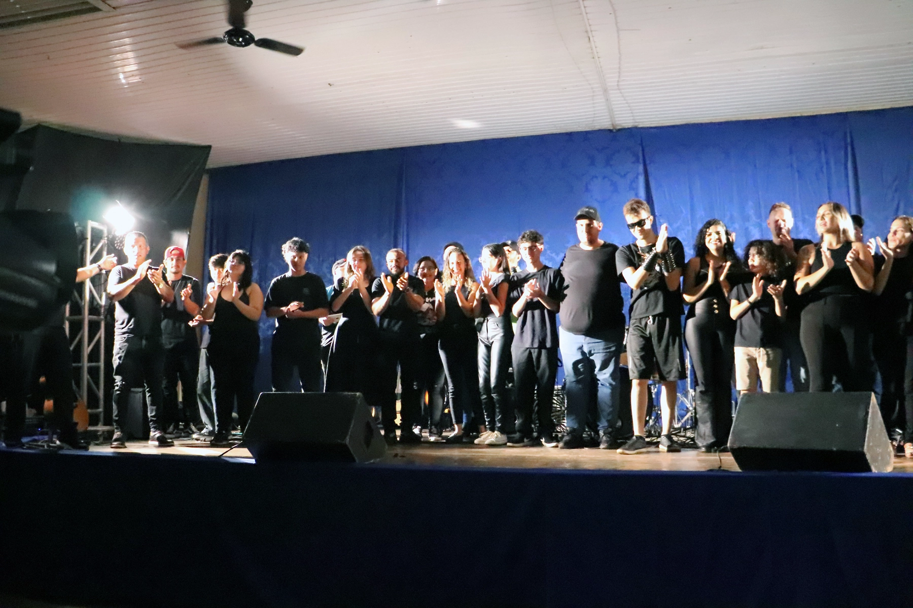 Apresentação Musical Túnel do Tempo: Renato Russo